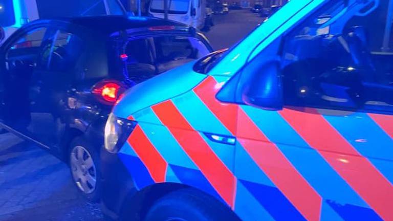 De politie had het zaterdagavond en -nacht druk in Bergen op Zoom (foto: Facebook politieteam Bergen op Zoom).