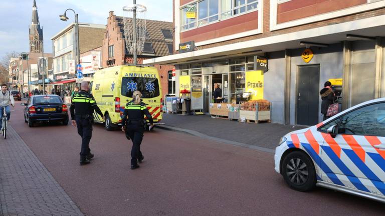 De politie doet onderzoek. (Foto: Dave Hendriks / SQ Vision)