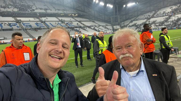 De duimen kunnen omhoog nadat Feyenoord zich in Marseille heeft geplaatst voor de finale van de Conference League (privéfoto).