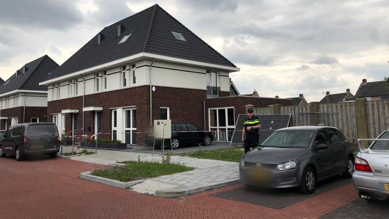 Ook zaterdag wordt door de politie onderzoek gedaan. (Foto: René van Hoof)