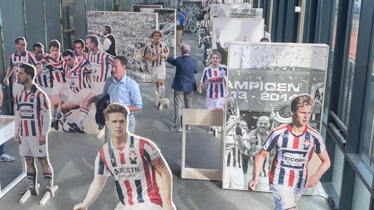 De expositie brengt de 125-jarige geschiedenis van Willem II in beeld.