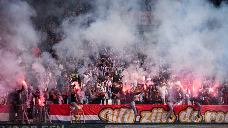 Supporters van Willem II tijdens de derby tegen NAC Breda. (Foto: Gabriel Calvino Alonso/Orange Pictures)