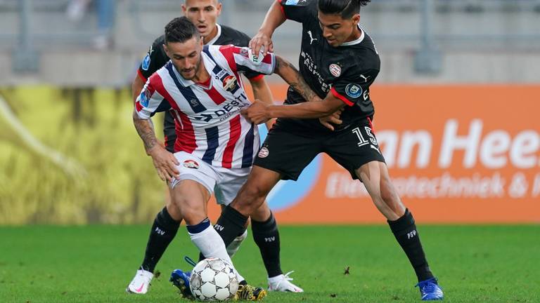 Pol Llonch strijdend in het oefenduel met PSV (foto: OrangePictures).