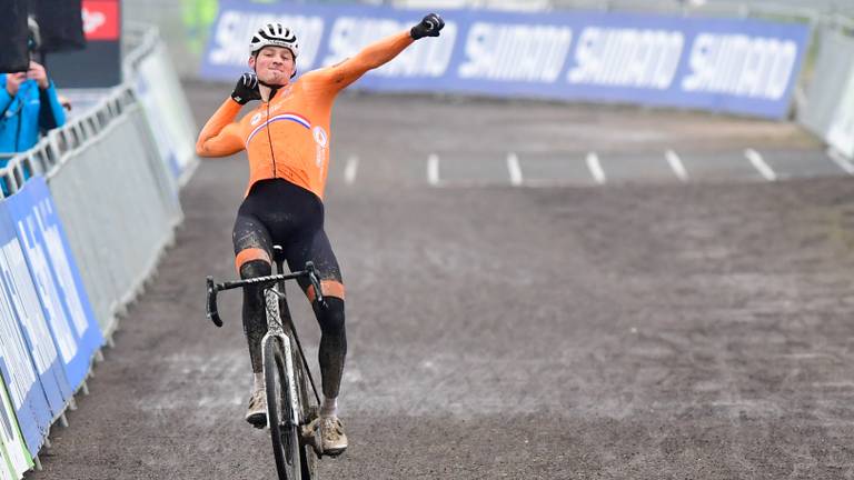 Mathieu van der Poel blikt vooruit op mountainbike-wedstrijd (foto: Orange Pictures). 