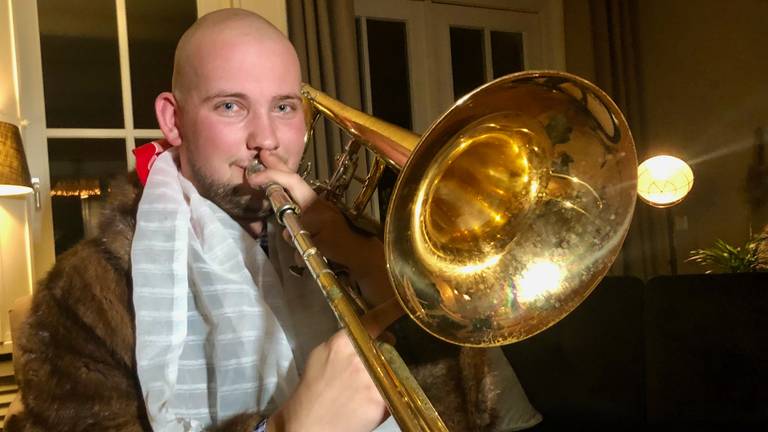 Rick bespeelt meerdere instrumenten waaronder de trombone. (Foto: Erik Peeters)