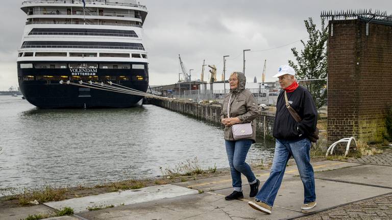 Onder meer in Rotterdam worden al vluchtelingen opgevangen in een boot (Foto/ANP). 