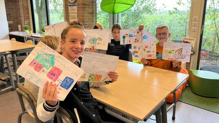 De kinderen van groep 7/8 selecteren de leukste vacatures (foto: Omroep Brabant)