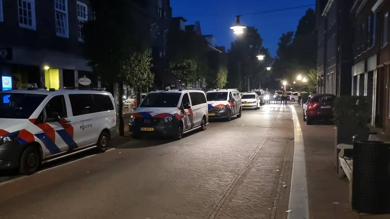 De politie moest de rust herstellen in Helmond (foto: Facebook politie Helmond).