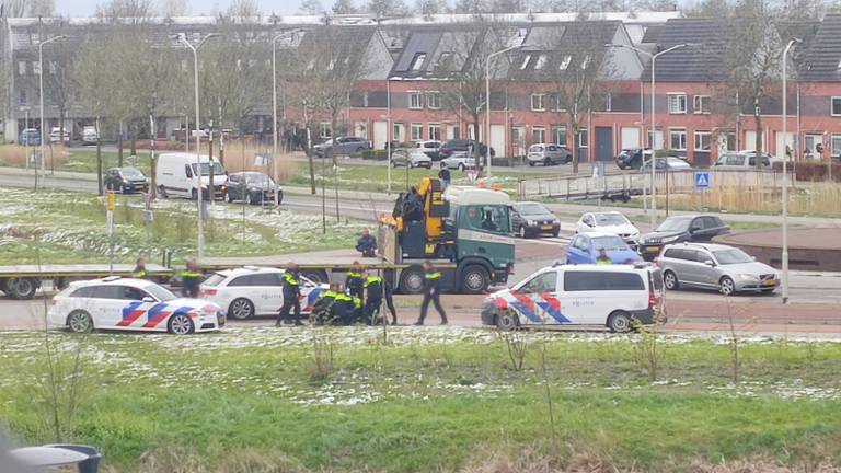 De man wordt overmeesterd in Gorinchem (foto: Rudi van Hemert).