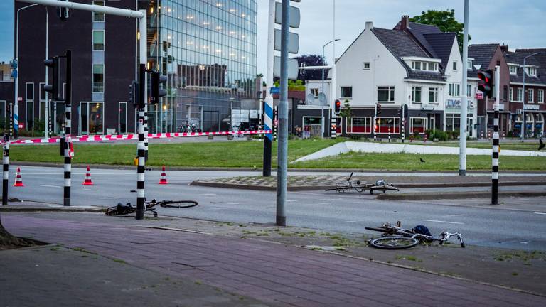 De slachtoffers zouden op de fiets de kruising hebben overgestoken toen de automobilist hen raakte (foto: SQ Vision).