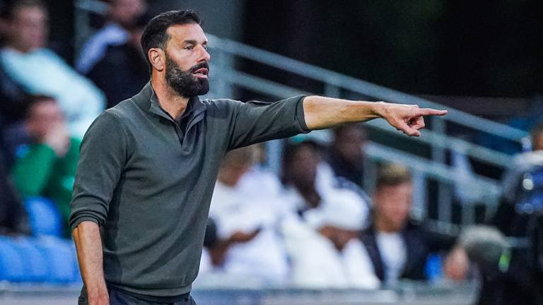 Ruud van Nistelrooij coachend bij Jong PSV (Foto: OrangePictures)