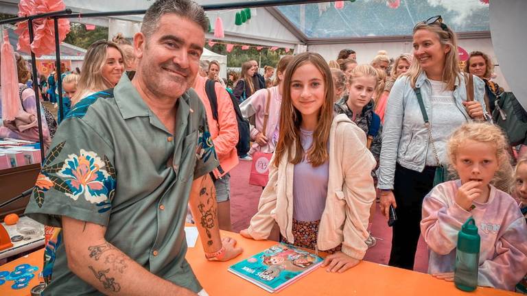 Jan Vriends is de ‘Striptekenaar des Vaderlands' met hordes jonge fans
