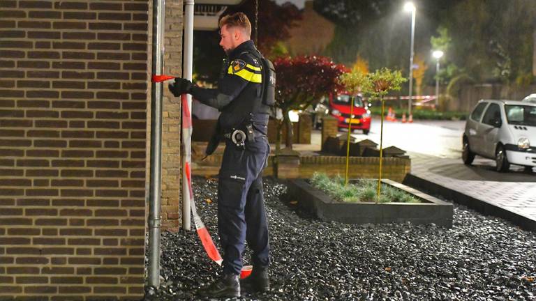 De politie doet onderzoek (foto: Rico Vogels/SQ Vision).