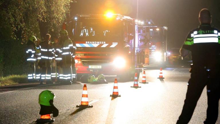 Vanwege het ongeluk in Velddriel werden meerdere hulpdiensten opgeroepen (foto: Bart Meesters).
