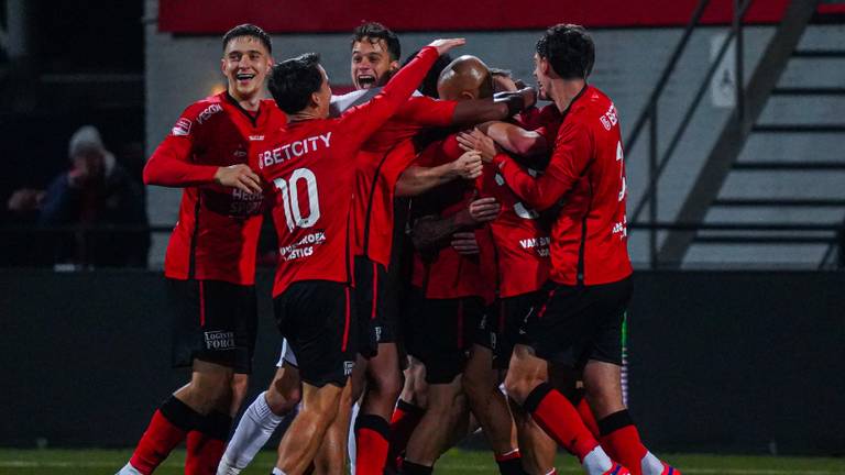 Helmond Sport kan de lol niet op: op magnifieke wijze komt het op 1-0 (foto: Orange Pictures).