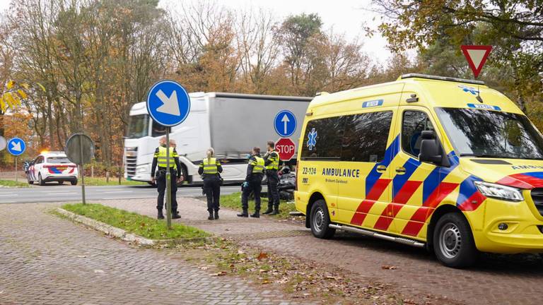 Het ongeluk gebeurde op de N279 in Vlierden (foto: Harrie Grijseels/SQ Vision).