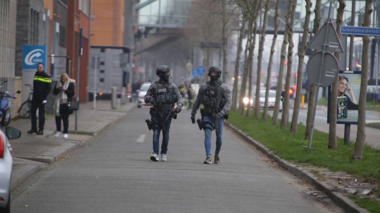 Gebouw UWV ontruimd vanwege mogelijk explosief. (foto: SQ Vision/Bart Meesters)