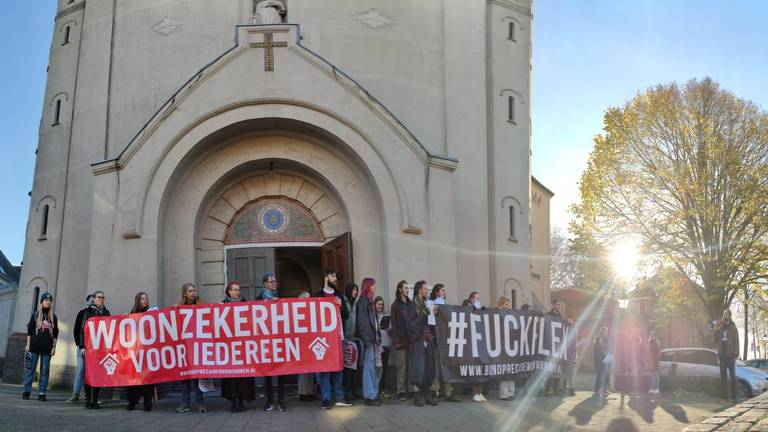 Protestactie bij de kerk Sint Cathrien (foto: Abel Heijman).
