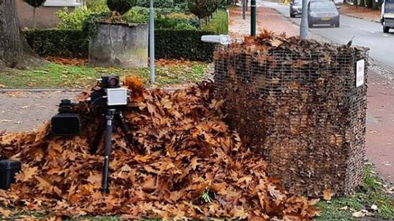 Zo was de flitsapparatuur verstopt (foto: pol_teamverkeerob/Instagram).