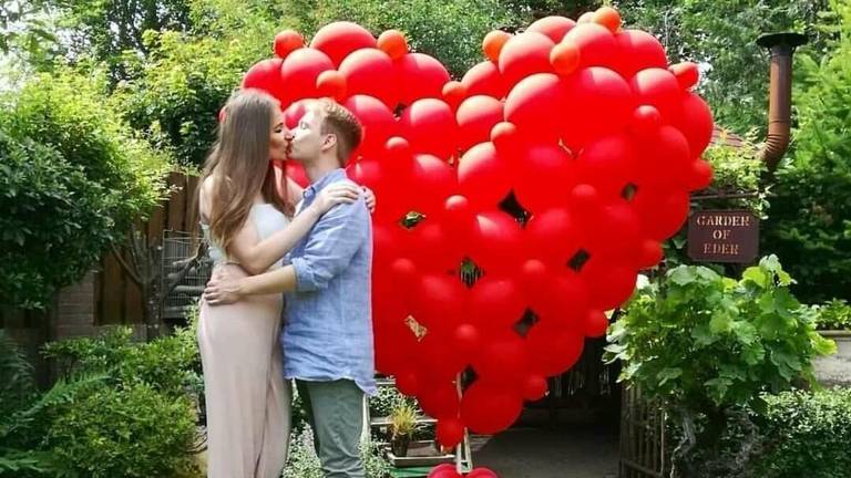 De kus bij het aanzoek (foto: Gavin van der Velde).