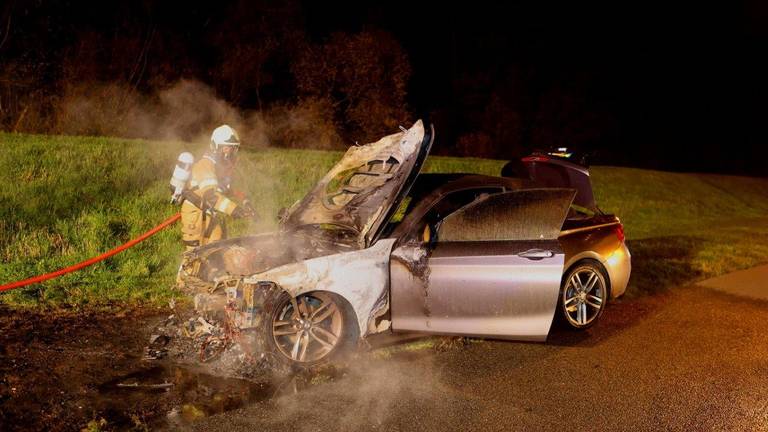 Autobrand op de A65 bij Vught (foto: Bart Meesters/SQ Vision)