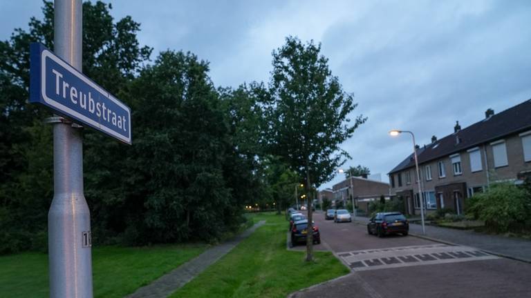 Hoogbejaarde vrouw bruut beroofd van haar tas