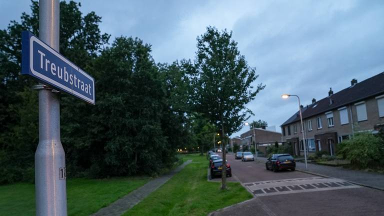 De Treubstraat in Oss waar een vrouw bruut is beroofd (foto: Gabor Heeres/SQ Vision).