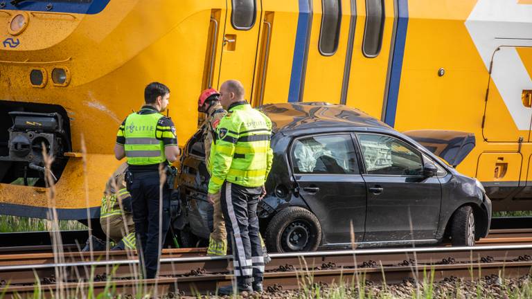 Hoe het mis kon gaan op het spoor aan de Marconilaan in Bergen op Zoom wordt onderzocht (foto: Christian Traets/SQ Vision).