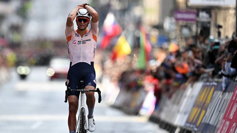 Mathieu van der Poel wordt wereldkampioen in Glasgow (foto: ANP).