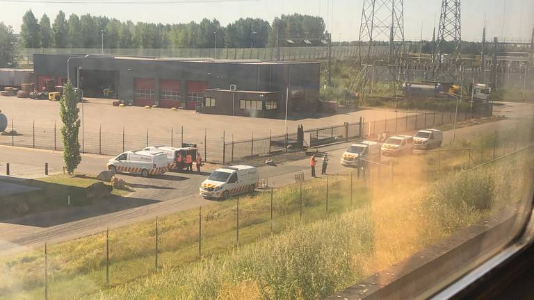 Anderhalf uur lang het uitzicht van gestrande treinreizigers bij Zevenbergschen Hoek (foto: Lisanne Wendling).