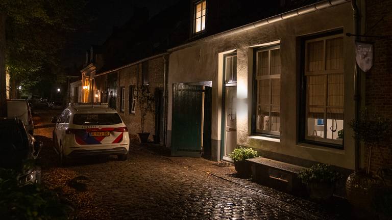 Oudere vrouw gewond bij overval, meerdere daders drongen huis binnen