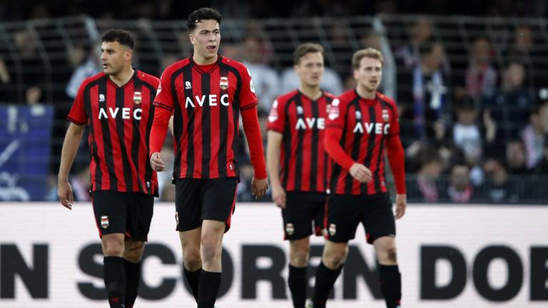 Spelers van Willem II tijdens de wedstrijd tegen FC Dordrecht. (Foto: ANP, Bart Stoutjesdijk)