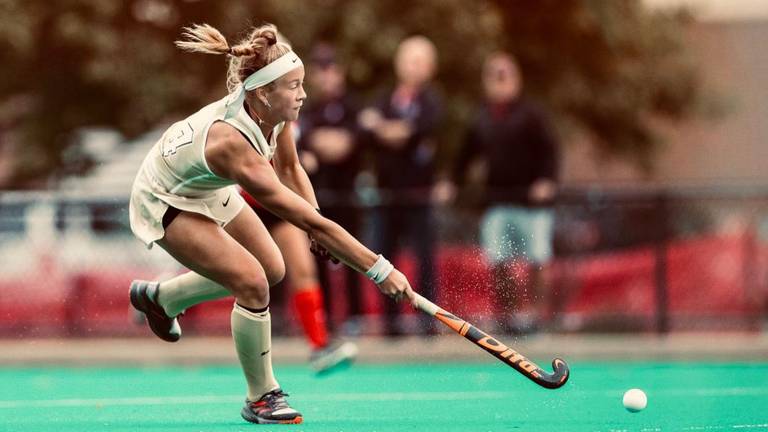 Anne van Hoof in actie voor het universiteitsteam van Winston-Salem (foto: Kathy Balogh Photography).