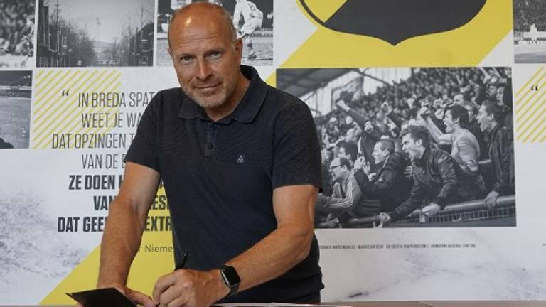 Robert Molenaar is de nieuwe trainer van NAC Breda.