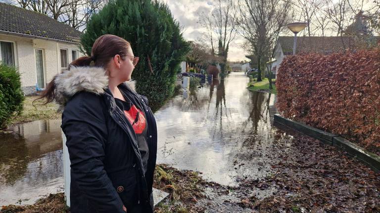 Angstige kerst: wegen afgesloten, kelders vol water en stroom uitgevallen