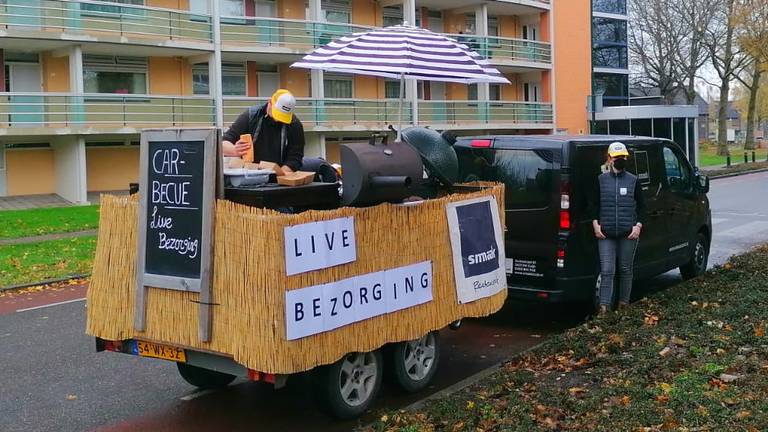 De carbecue rijdt rond door Cuijk.