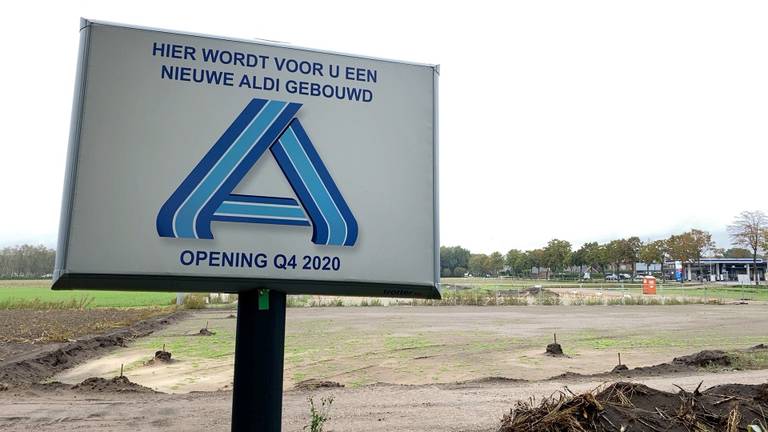 De nieuwe Aldi in Reek had eigenlijk al open moeten zijn (foto: Jan Peels)