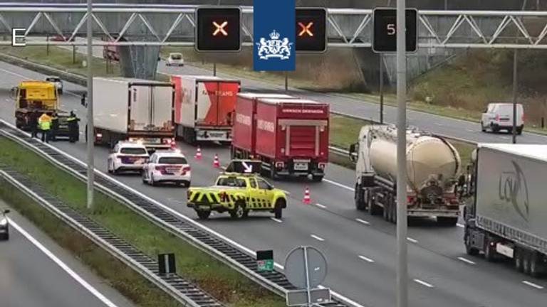 Twee rijstroken afgekruist bij De Hogt (foto: Rijkswaterstaat).