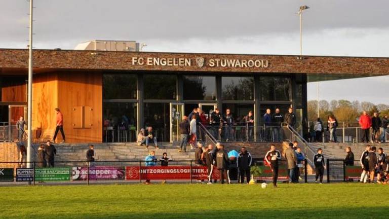 De hoofdtribune van FC Engelen (foto: FC Engelen).