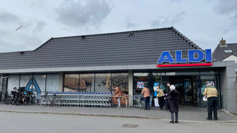 De Aldi die van de gemeente Maashorst open mag blijven (foto: Omroep Brabant).