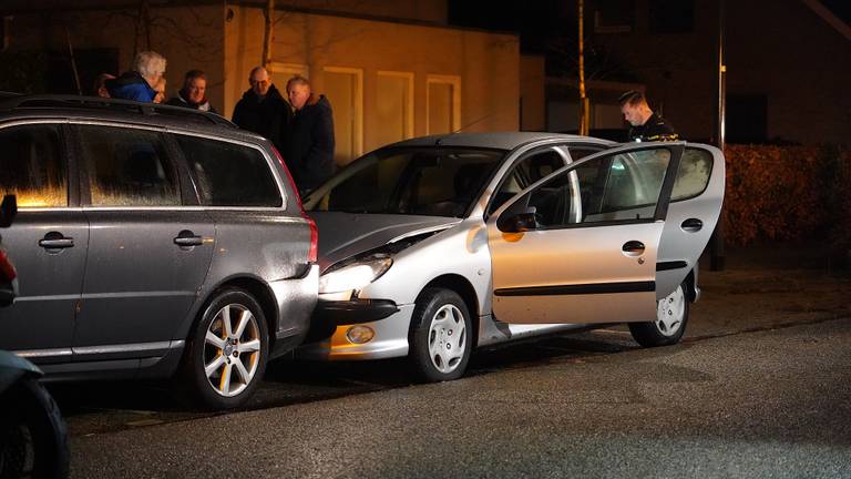 Automobilist krijgt epileptische aanval en botst (foto: Jeroen Stuve/SQ Vision).