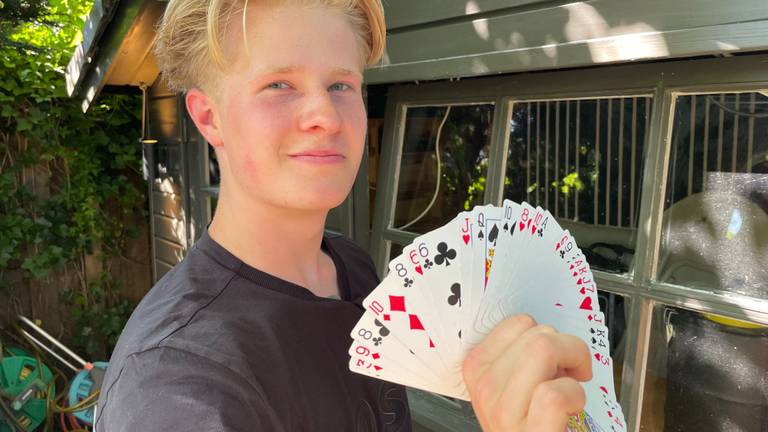 Olivier (16) wordt misschien wel de beste goochelaar ter wereld