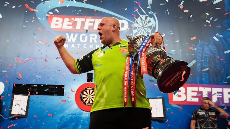 Euforie bij Michael van Gerwen na het winnen van het World Matchplay darts (foto: Taylor Lanning/PDC).