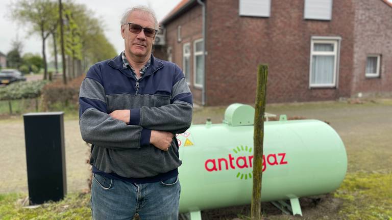 Hendrik van Heijst (63) woont in de polder van Zundert (foto: Raymond Merkx).