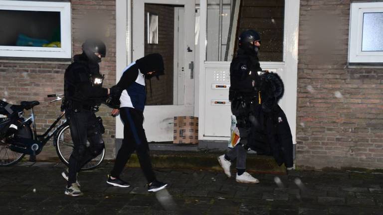 Bij de inval werden twee mannen opgepakt. Foto: Provicom Multimediadiensten