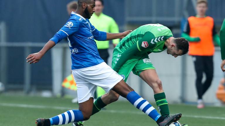 Lorenze Soares Fonseca (l.) in duel met Clint Leemans (Foto: Orange Pictures)