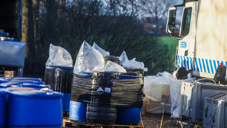 Drie aanhoudingen bij drugslab in Someren (Foto: Pim Verkoelen/SQ Vision). 