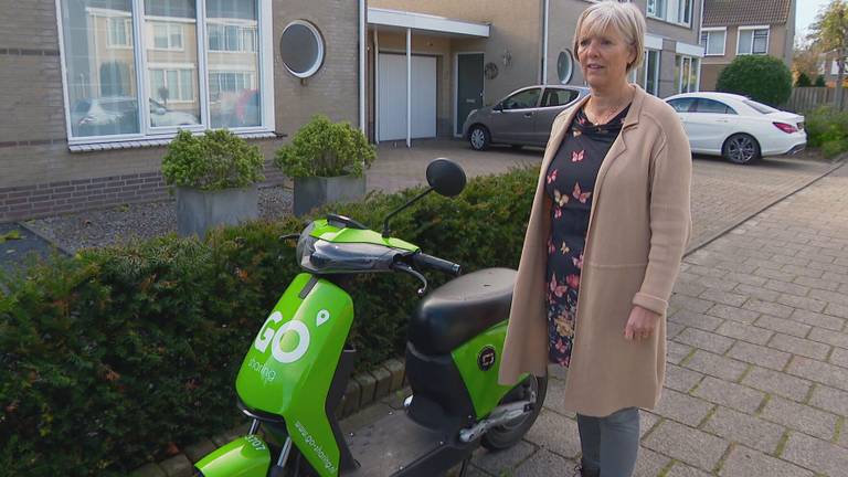 Carin Willems had veel last van de scooters op haar stoep.