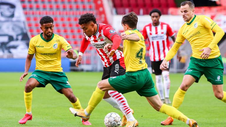 PSV-aanvaller Donyell Malen was verantwoordelijk voor de eerste goal (foto: OrangePictures).