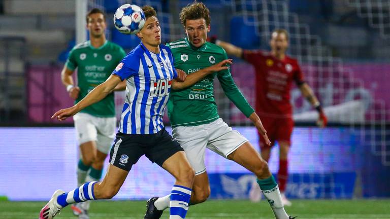 Lorenzo van Kleef van FC Eindhoven in duel met  Mats Wieffer van Excelsior (foto: Orange Pictures).